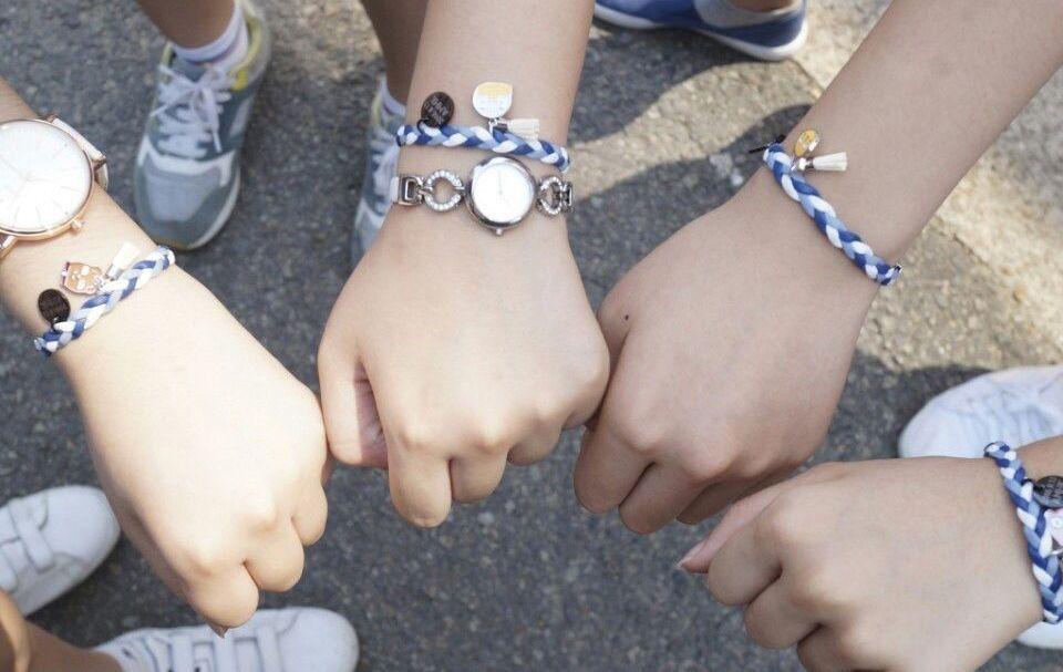 弘大TINGKLU製作友誼手鍊，多種手鍊款式、顏色可選，創造姐妹之間特別的紀念品。